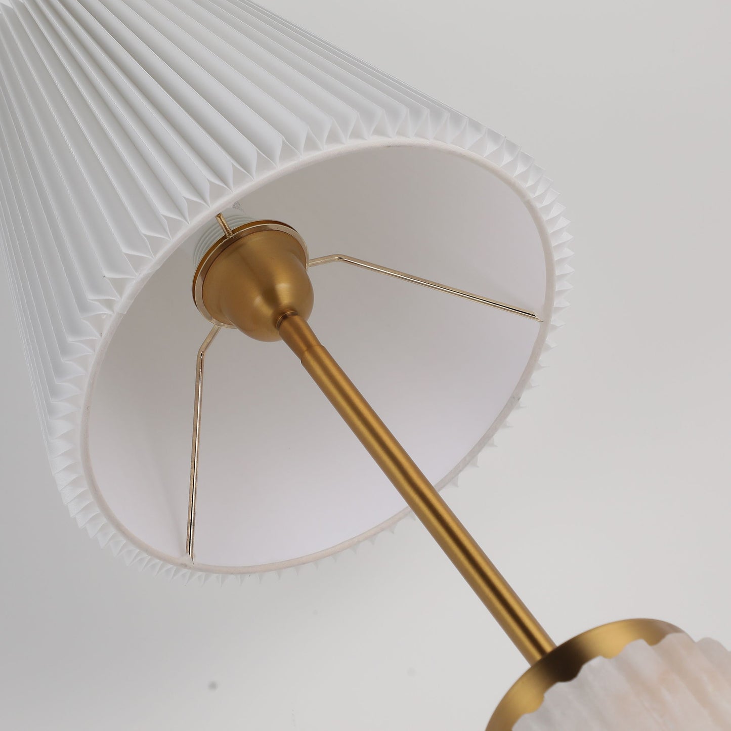 Moderne Alabaster-Tischlampe im Industriestil